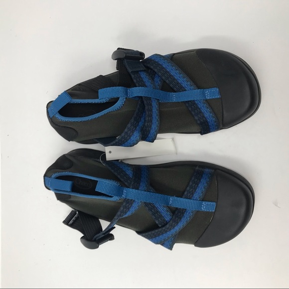 chaco sandals closed toe